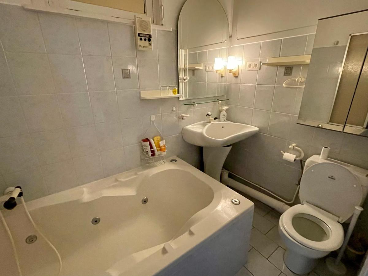 Superbe Appartement Duplex Avec Jacuzzi Bryssel Exteriör bild